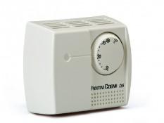 Termostato ambiente con interuttore marcia-fermo 10 - 30 °C, elettromeccanico a dilatazione di gas, da parete Termostato ambiente con interuttore marcia-fermo 10 - 30 °C, elettromeccanico a dilatazione di gas, da parete